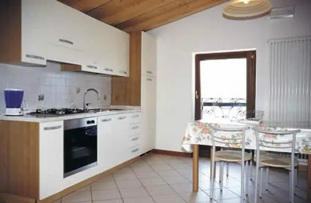 Wohnung Nr, 3 Im Casa Margherita, Mit Terrasse, Garten Und Seeblick Sommavilla Apartman