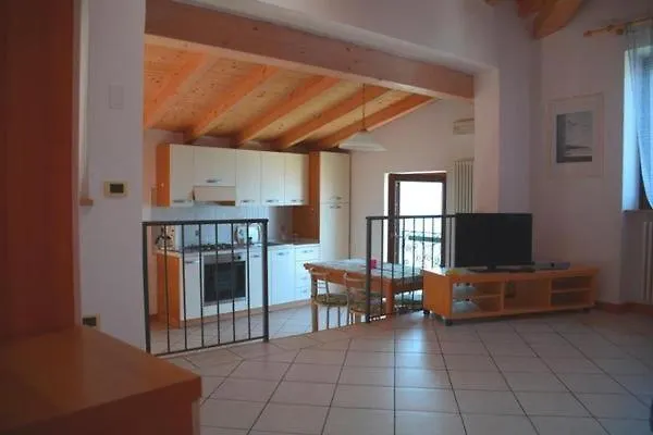 Wohnung Nr, 3 Im Casa Margherita, Mit Terrasse, Garten Und Seeblick Sommavilla